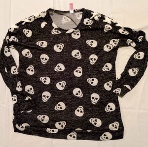 Skull Pattern LS top with white laced shoulders